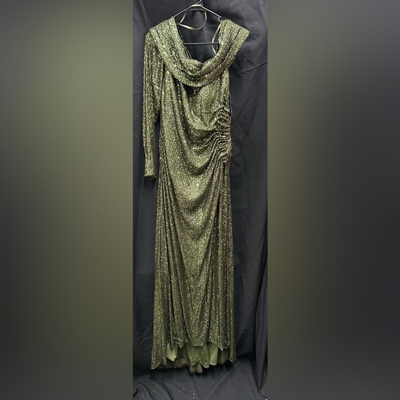 IEENA FOR MAC DUGGAL 26571 NWT
Green Sequined Drop Shoulder Faux Wrap Gown - Picture 4 of 7